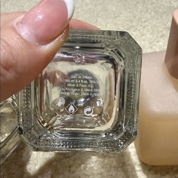 Zara Fragrance Set with Gold and Cream Accents - Picture 8 of 9